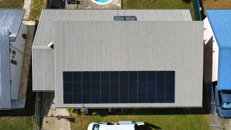 Installation de panneaux solaires de 9 kWc à Macouria, Guyane (2026)