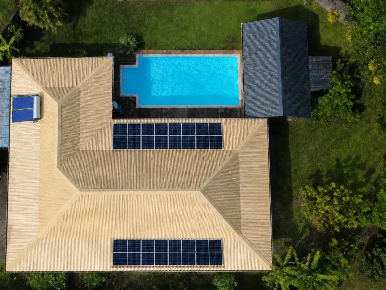 Installation de panneaux solaires de 9 kWc réalisée par Yanasuntec à Rémire-Montjoly, Guyane (2025)