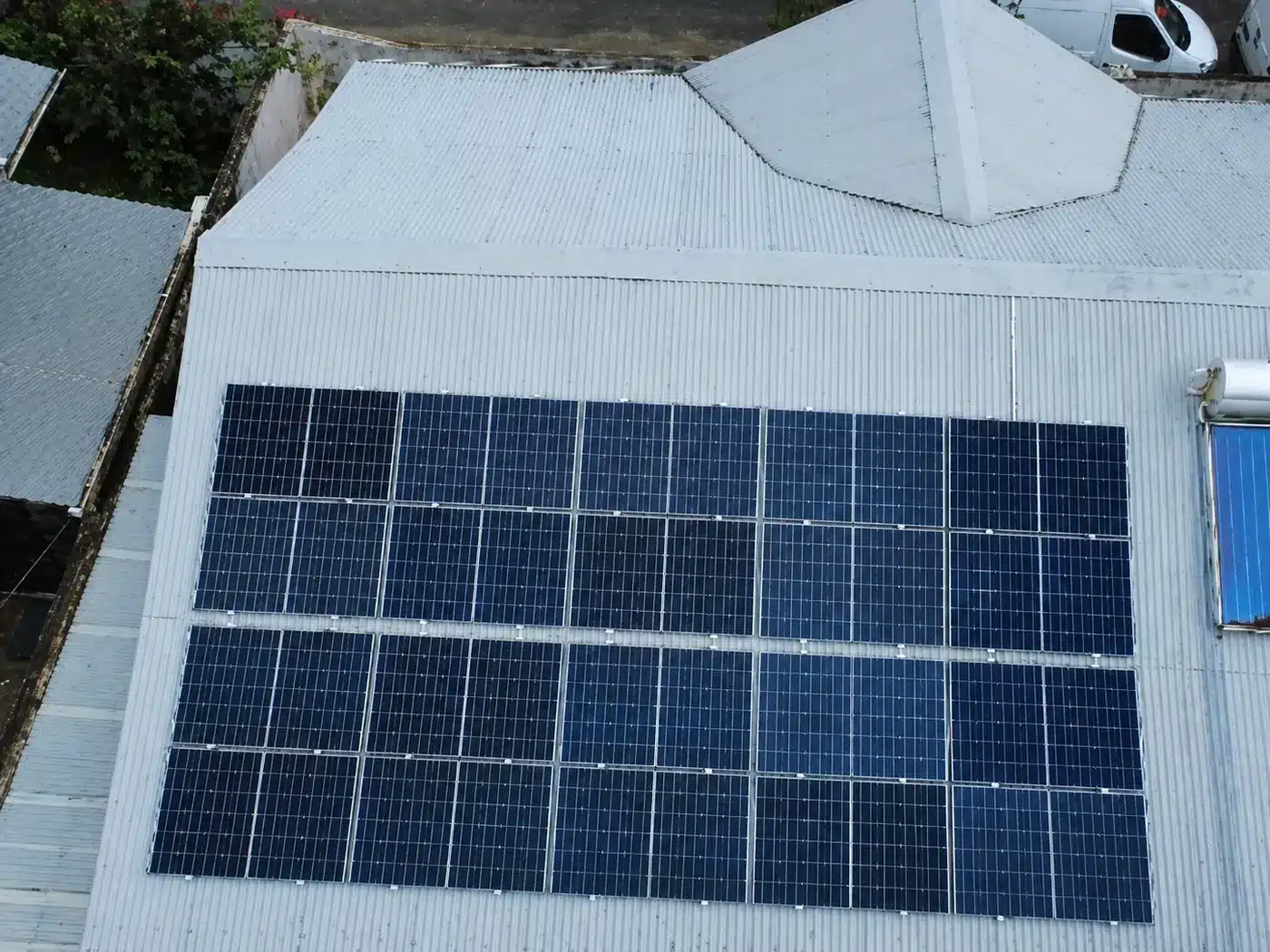 Installation de panneaux solaires de 9 kWc réalisée par Yanasuntec à Cayenne, Guyane (2025)
