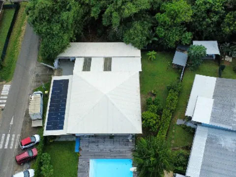 Installation de panneaux solaires de 9 kWc réalisée par Yanasuntec à Rémire-Montjoly, Guyane (2026)